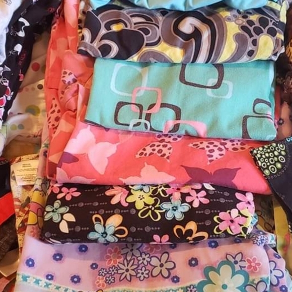 Scrub tops - Picture 5 of 8